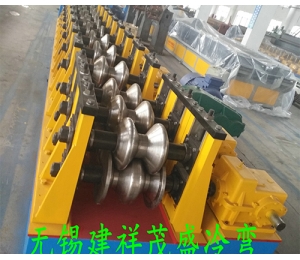 兩波護(hù)欄板成型設(shè)備