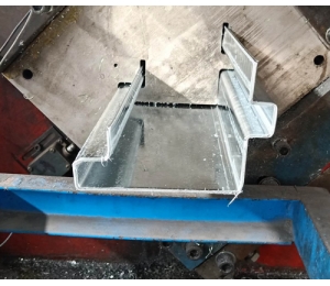 集裝箱活動(dòng)房型鋼成型機(jī)